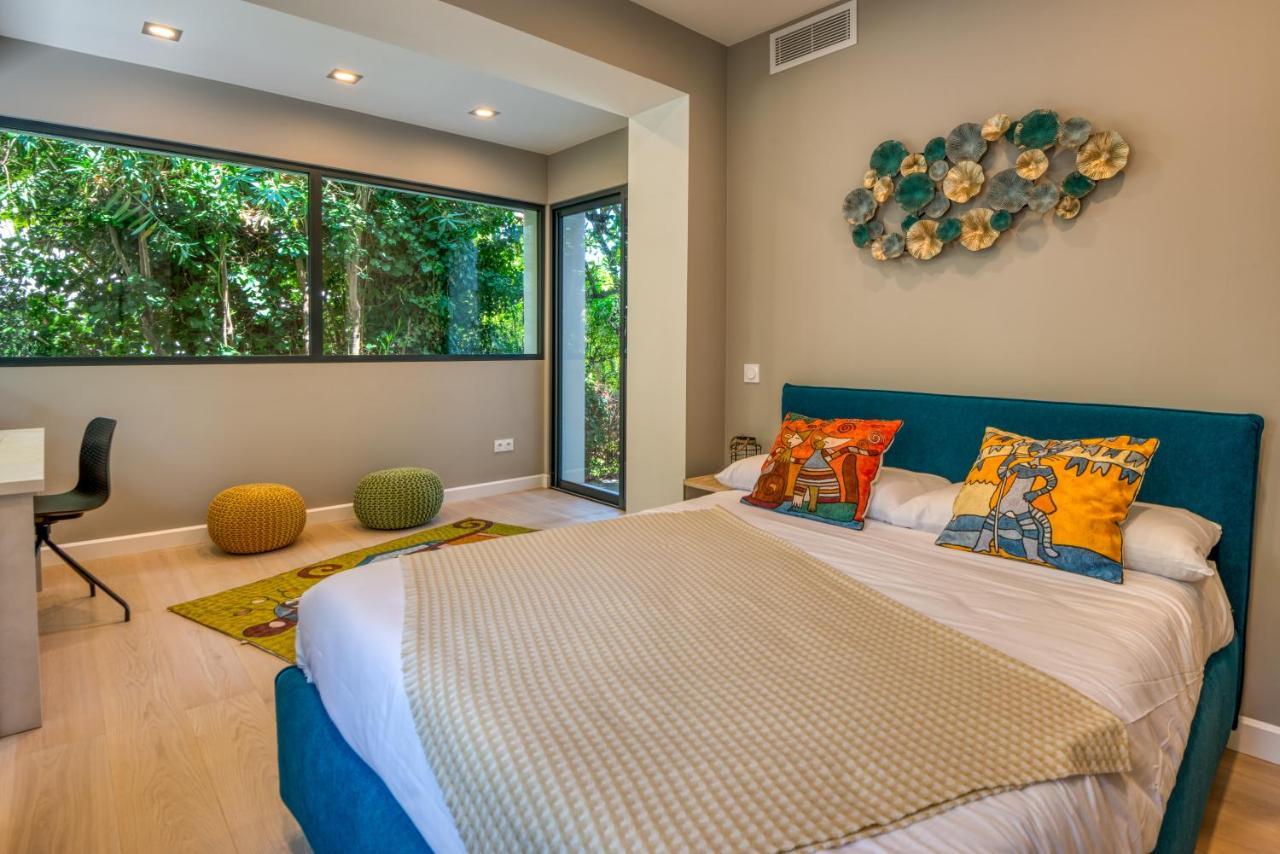 Deluxe Villa Graziella 200 M From The Beach Эз Экстерьер фото