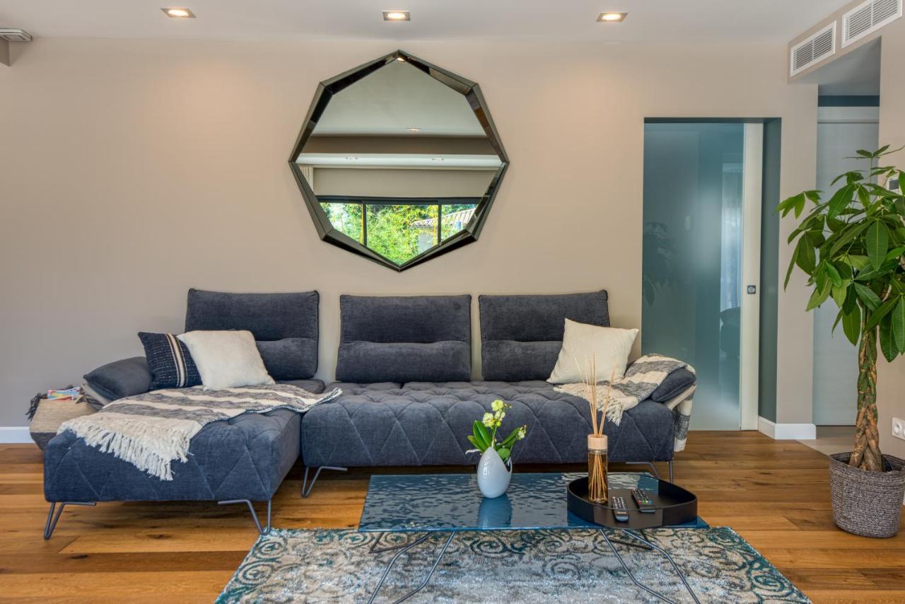 Deluxe Villa Graziella 200 M From The Beach Эз Экстерьер фото