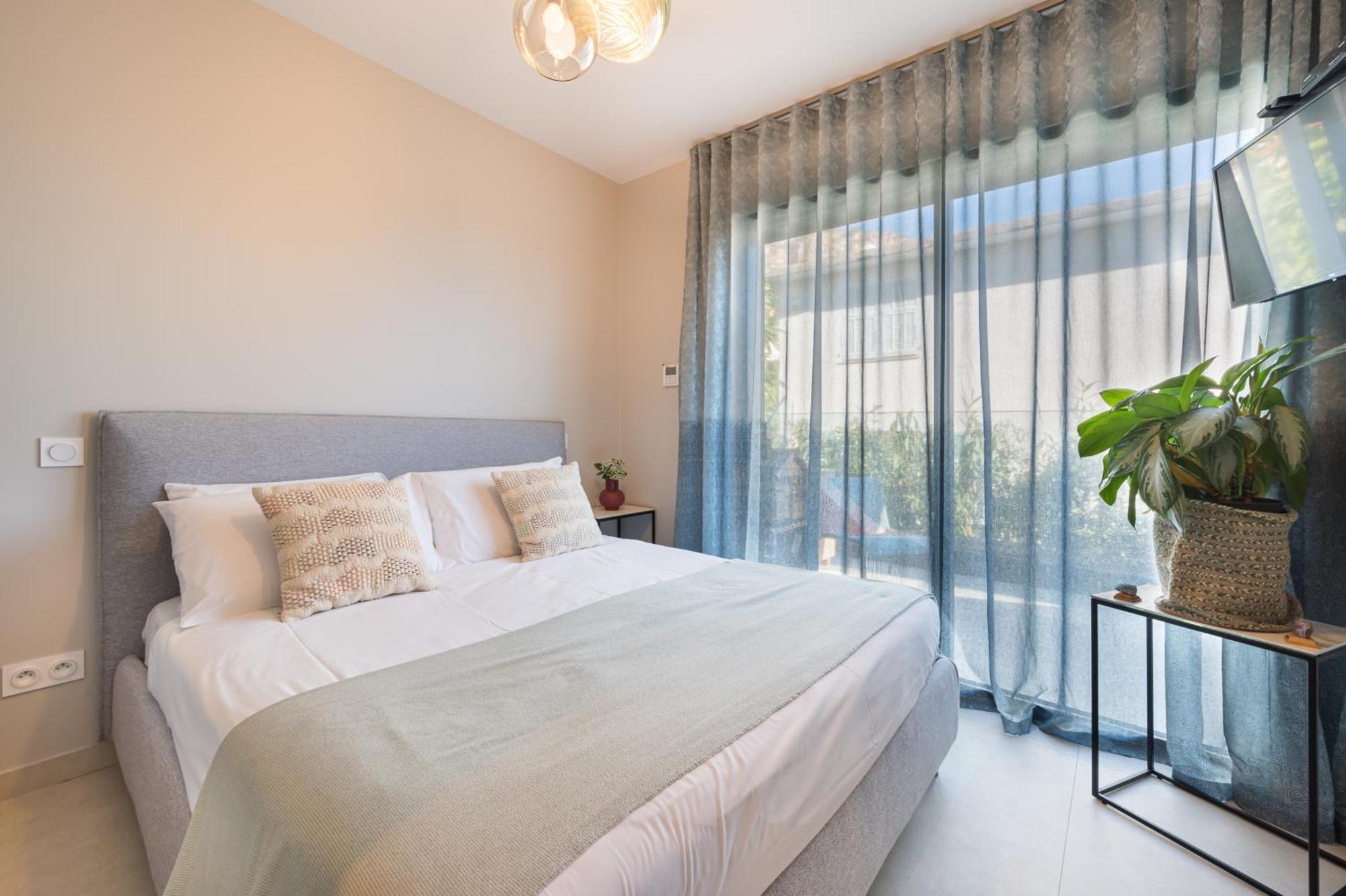 Deluxe Villa Graziella 200 M From The Beach Эз Экстерьер фото