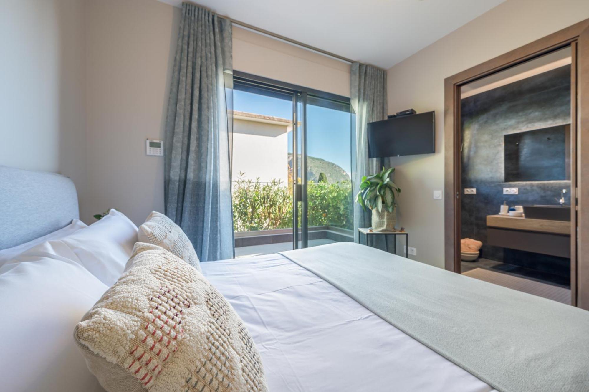 Deluxe Villa Graziella 200 M From The Beach Эз Экстерьер фото